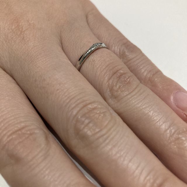 【4℃ BRIDAL(ヨンドシーブライダル)の口コミ】 予算が限られていたため価格帯が低いものから探しました。シンプルなデザ…