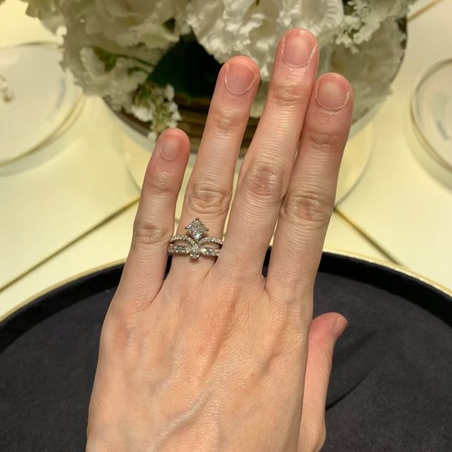 【ショーメ(CHAUMET)の口コミ】 ショーメ特有のデザインのものを試着させていただきました。どれも可愛い…