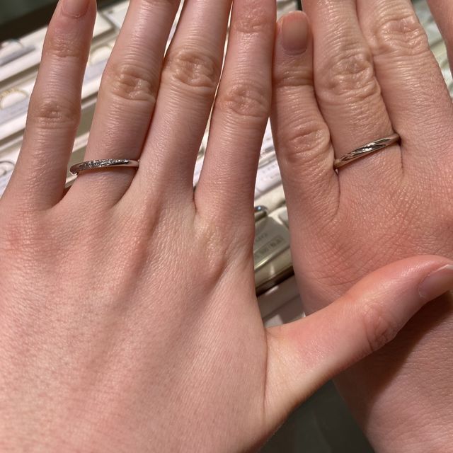 【アイプリモ(I-PRIMO)の口コミ】 普通のリングに近い形状だが、ウェーブが入っている点がアクセントになっ…