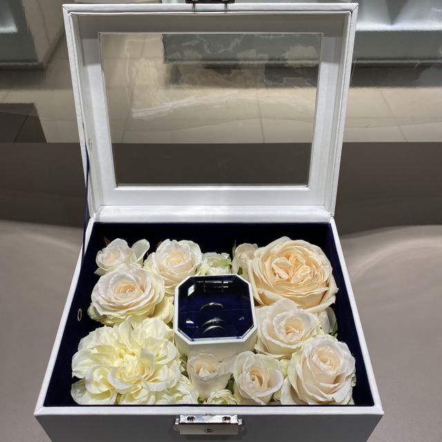 【4℃ BRIDAL(ヨンドシーブライダル)の口コミ】 店員さんの接客対応と4℃ﾌﾞﾗｲﾀﾞﾙさんのデザインに惹かれました。結婚する彼…