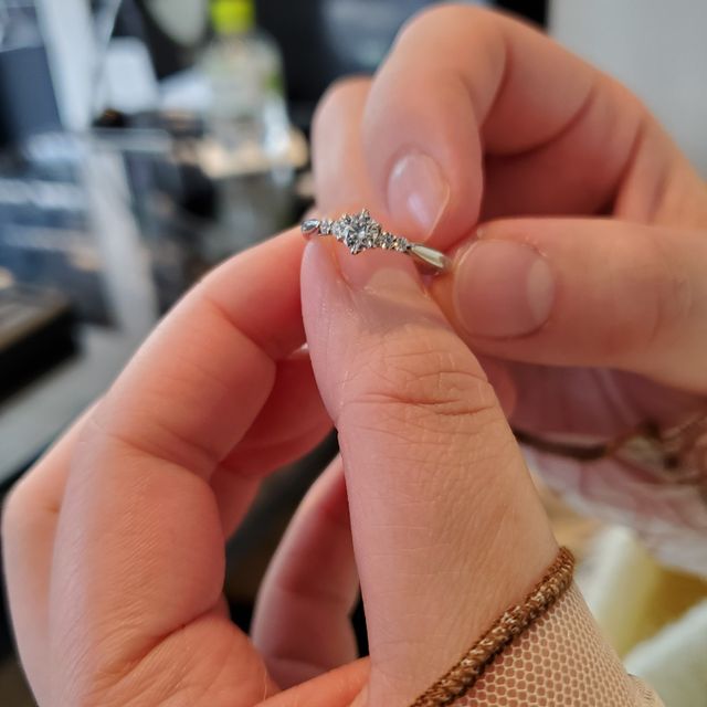 【エクセルコダイヤモンド(EXELCO DIAMOND)の口コミ】 拘りのダイヤモンドを選べたうえに、価格もお手ごろで満足できる婚約指輪…