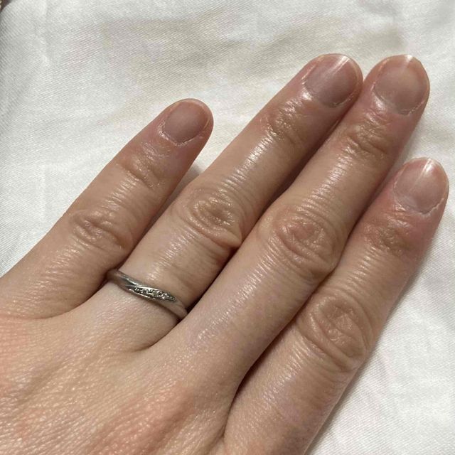 【アイプリモ(I-PRIMO)の口コミ】 大きなダイヤが１つ、直線のデザインなどはよく見たのですが、なんだかし…