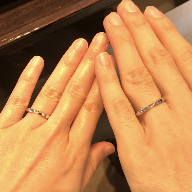 【グラフ(GRAFF)の口コミ】 ＧＲＡＦＦの人気の結婚指輪を着用しました。全体がねじれているデザイン…