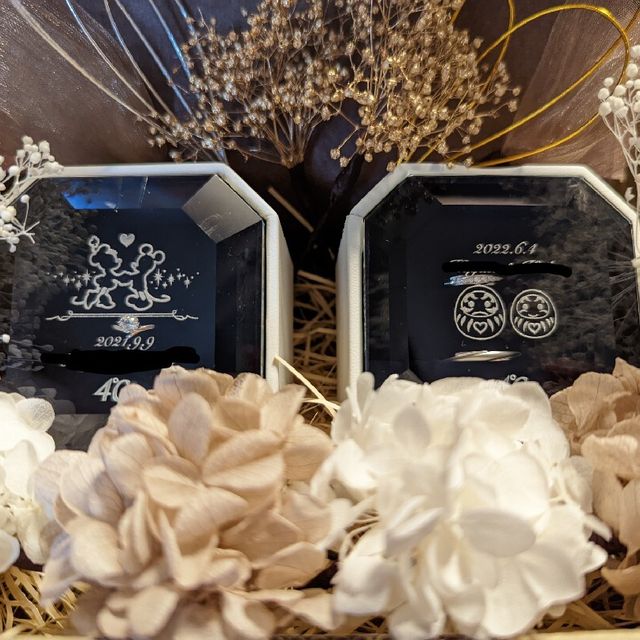 【4℃ BRIDAL(ヨンドシーブライダル)の口コミ】 ストレートの形ですが、ダイヤのラインが斜めなのでウェーブの形のように…