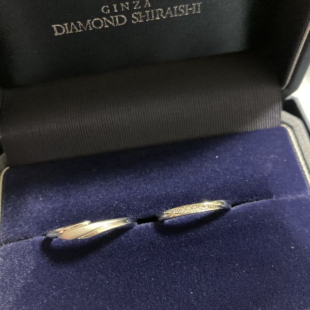 【銀座ダイヤモンドシライシの口コミ】 女性用はブーケのダイヤが少ない方です。婚約指輪をブーケを購入済みでし…