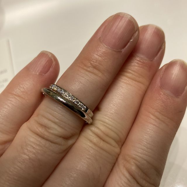 【4℃ BRIDAL(ヨンドシーブライダル)の口コミ】 すでに決めている彼とお揃いの結婚指輪に合わせる婚約指輪を探して、色々…