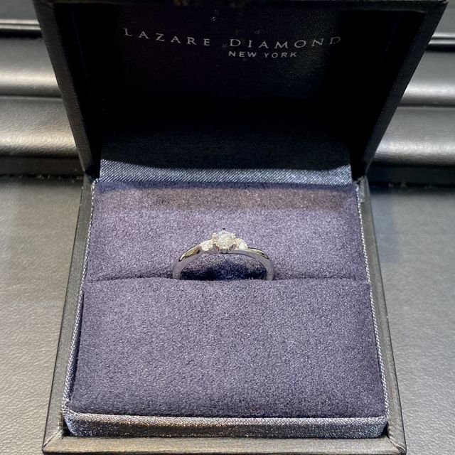 【ラザール ダイヤモンド(LAZARE DIAMOND)の口コミ】 リングはシンプルで自分好み、彼女にも喜んでもらえるであろうデザインを…