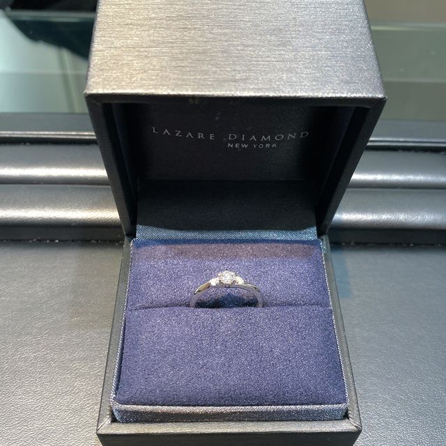 【ラザール ダイヤモンド(LAZARE DIAMOND)の口コミ】 リングはシンプルで自分好み、彼女にも喜んでもらえるであろうデザインを…