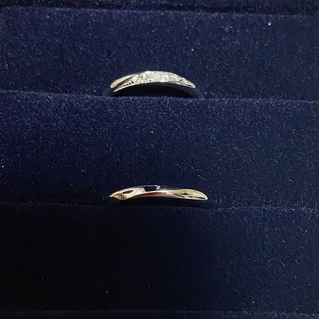 【HOSHI no SUNA 星の砂(ほしのすな)の口コミ】 婚約指輪を選ぶ際に、結婚指輪もこちらで購入させて頂くと思ったので、重…