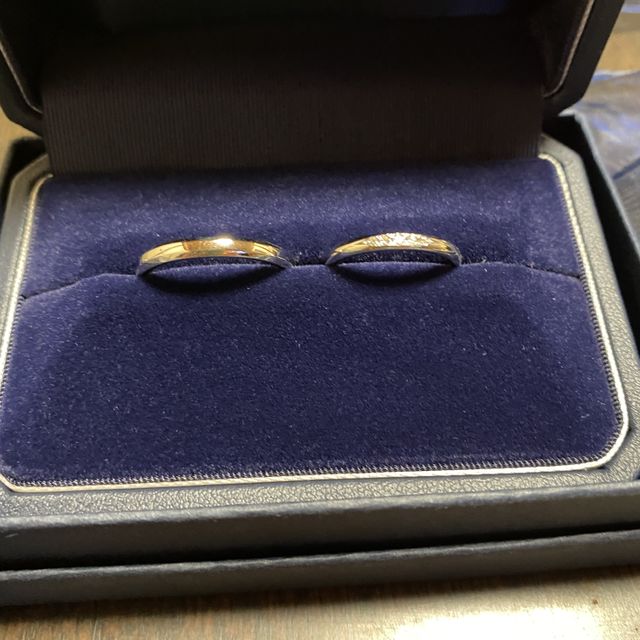 【銀座ダイヤモンドシライシの口コミ】 ダイヤモンドが五つついていて、適度にキラキラ感があり、つけると手が綺…