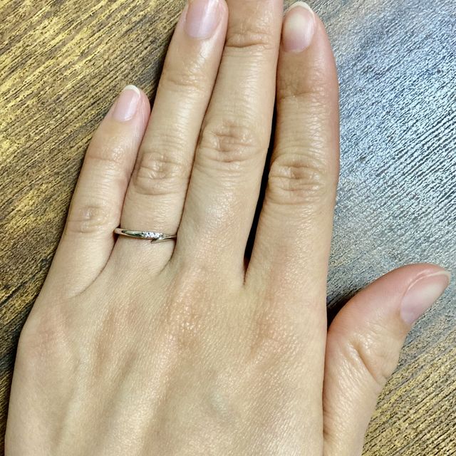 【アイプリモ(I-PRIMO)の口コミ】 デザインが一番の決め手です。下向きにカーブしているのが、手を長く見せ…