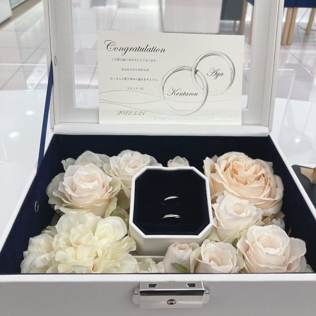 【4℃ BRIDAL(ヨンドシーブライダル)の口コミ】 自分の指に付けた時にしっくりきたもの。
指輪を初めて見に行ったので
な…