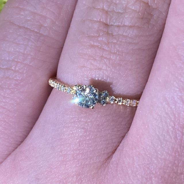 【AHKAH(アーカー)の口コミ】 とにかく「細い指輪」が良いということで色々な指輪を試着してこれだとい…