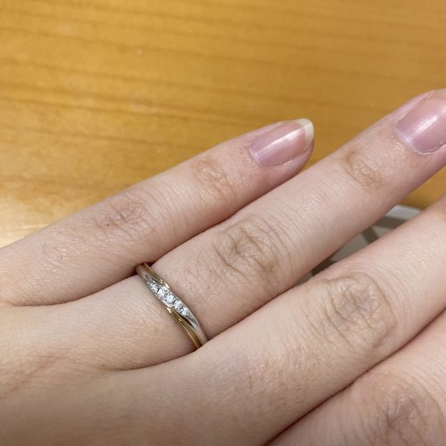 【ケイウノ ブライダル(K.UNO BRIDAL)の口コミ】 シルバーとゴールドの2色が入っていること、ウェーブがかかっていることか…