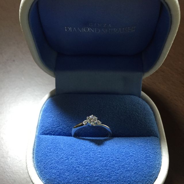 【銀座ダイヤモンドシライシの口コミ】 可愛いデザインの指輪を探していました。
しかしお店で初めて指輪を試着し…