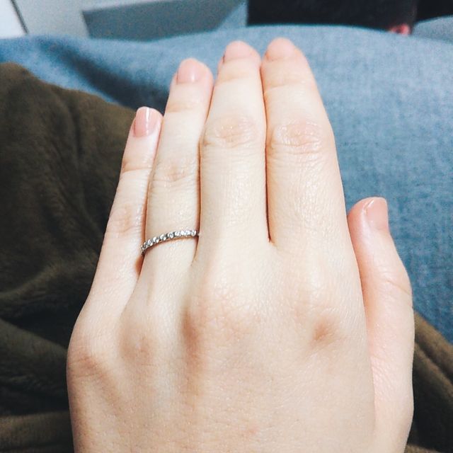 【NIESSING(ニーシング)の口コミ】 フルエタニティリングかハーフか悩みましたが、ハーフだと回ってしまうこ…