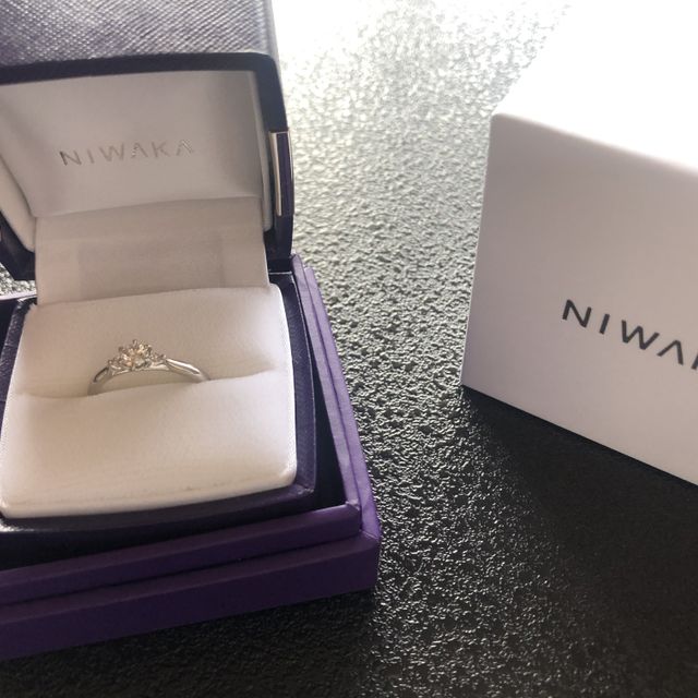 【俄(にわか)の口コミ】 コンセプトに惹かれました。

購入した指輪は白鈴です。

幸福が訪れると…