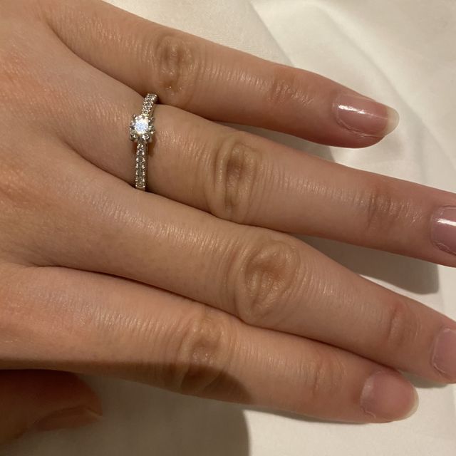 【FRAU KOBE JAPAN(フラウ コウベ ジャパン)の口コミ】 彼が選んでくれた決め手を教えてくれました。
まず、ダイヤがたくさんつい…