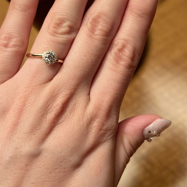 【STAR JEWELRY(スタージュエリー)の口コミ】 ダイヤのツメが高くなくて引っかからず使いやすい。HALOなので真ん中のダ…