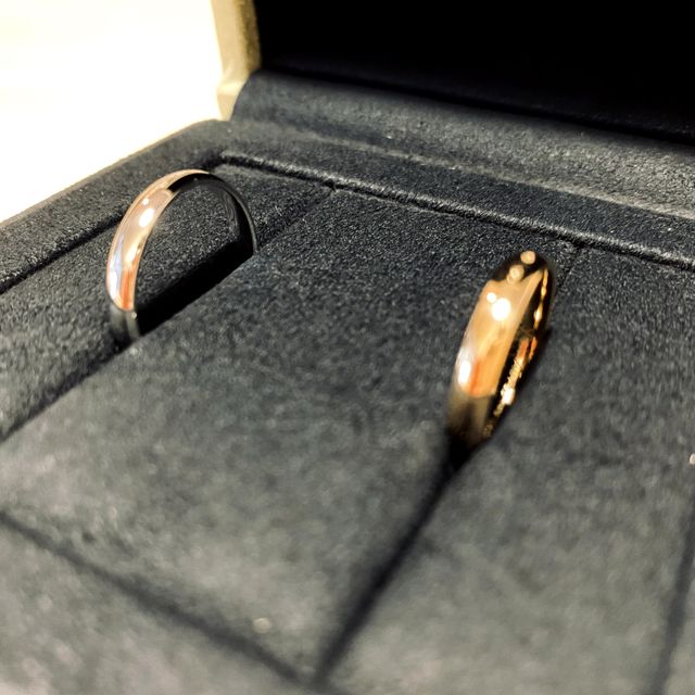 【ヴァン クリーフ＆アーペル(Van Cleef & Arpels)の口コミ】 シンプルで飽きの来ないデザインです。
今後あるかもしれない育児等でも邪…