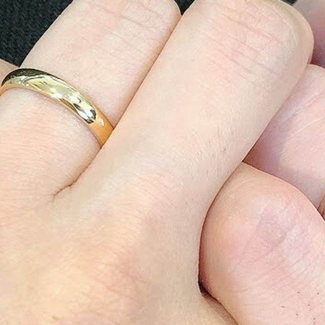 【ヴァン クリーフ＆アーペル(Van Cleef & Arpels)の口コミ】 シンプルで飽きの来ないデザインです。
今後あるかもしれない育児等でも邪…