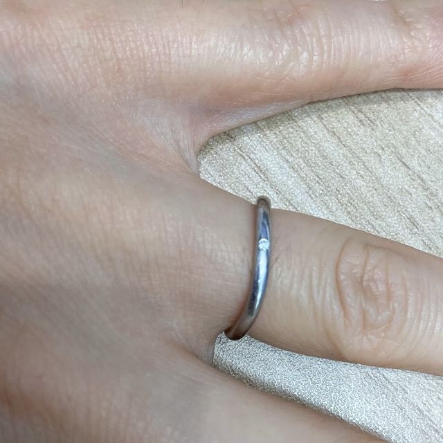 【ティファニー(Tiffany & Co.)の口コミ】 一粒ダイヤが繊細で、エレガントな印象でした。
また、肌なじみがよく、つ…