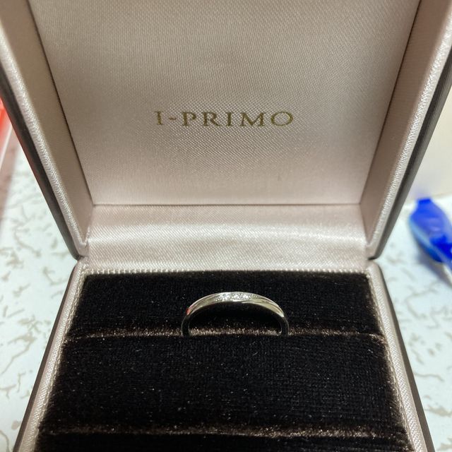 【アイプリモ(I-PRIMO)の口コミ】 指輪のデザインのシンプルだけど存在感のあるデザイン、自分から、鏡で見…