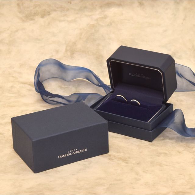 【銀座ダイヤモンドシライシの口コミ】 すこしゴージャスな感じを出したかったので、ダイヤを埋め込みにした事で…