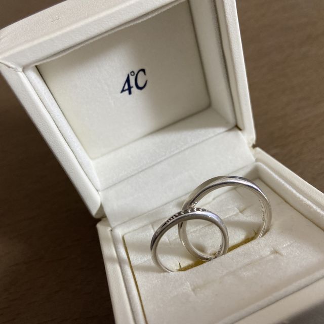 【4℃ BRIDAL(ヨンドシーブライダル)の口コミ】 キラキラに憧れダイヤモンドの入った物を選びました。店員さんのアドバイ…