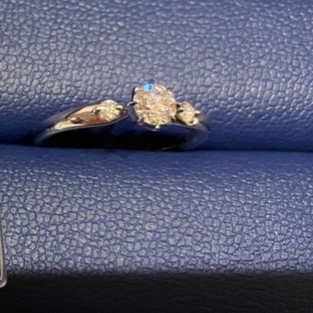 【STAR JEWELRY(スタージュエリー)の口コミ】 彼女と事前に下見に行き、デザインを選んで貰いました。
デザインの決め手…