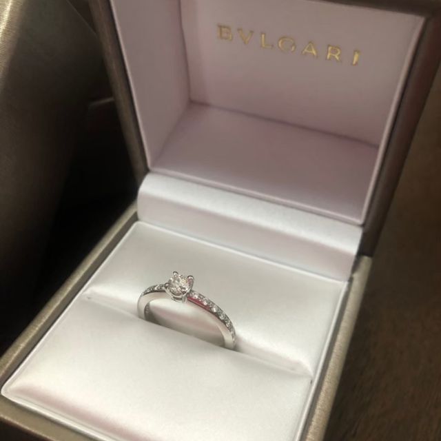 【ブルガリ(BVLGARI)の口コミ】 せっかくなら婚約指輪もつけ続けられるものがいいと思っており、BVLGARIと…