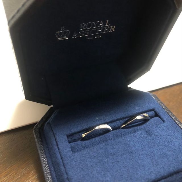【ROYAL ASSCHER(ロイヤル・アッシャー)の口コミ】 何十年という長い期間つける物なので、指馴染みの良い気に入ったデザイン…