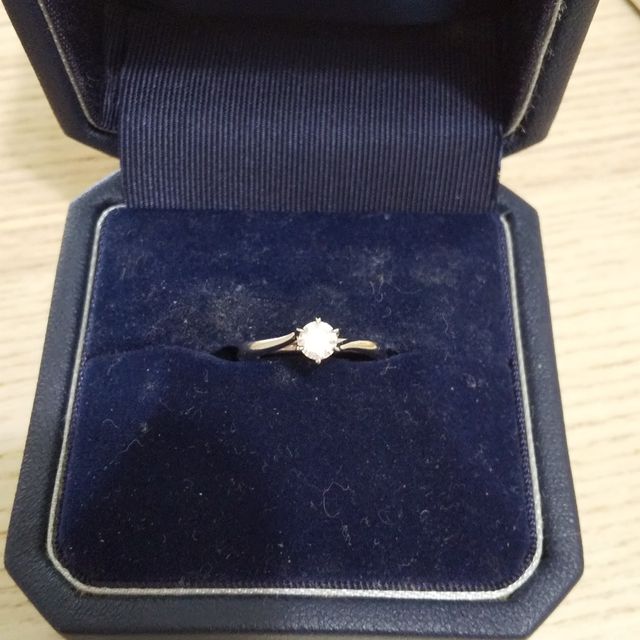 【銀座ダイヤモンドシライシの口コミ】 指輪のデザインで決めました。普段使いは想定せず、婚約指輪らしいものが…