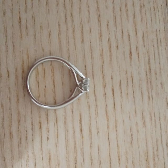 【銀座ダイヤモンドシライシの口コミ】 指輪のデザインで決めました。普段使いは想定せず、婚約指輪らしいものが…