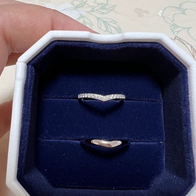 【4℃ BRIDAL(ヨンドシーブライダル)の口コミ】 シンプルで、輝きが綺麗なものを選びました。デザインがたくさんある中で…