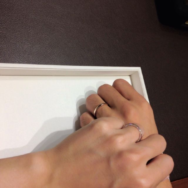 【Ponte Vecchio(ポンテヴェキオ)の口コミ】 側面にはダイヤがなく一見シンプンなリングに見えますが、実はダイヤが一…