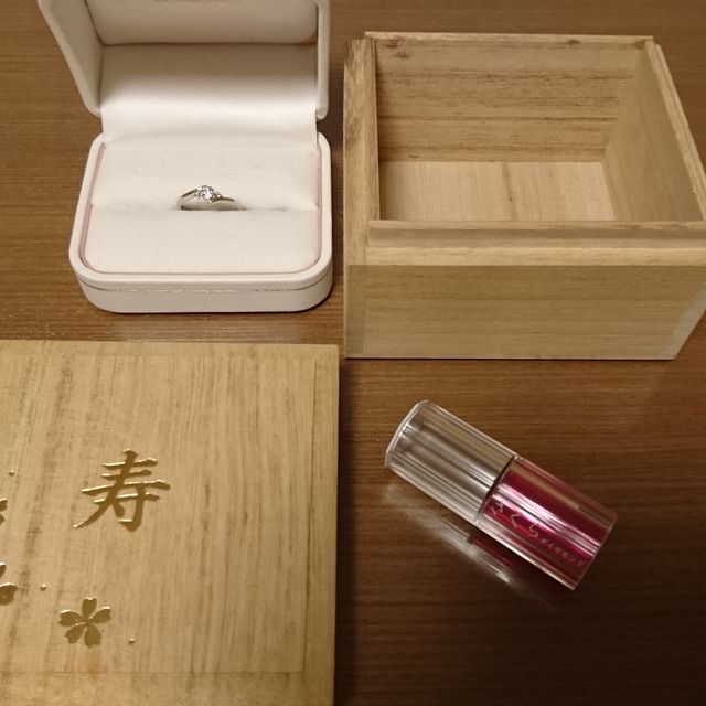 【さくらダイヤモンドの口コミ】 店頭に大きなポスターで広告されていたので、初めに試着させてもらいまし…