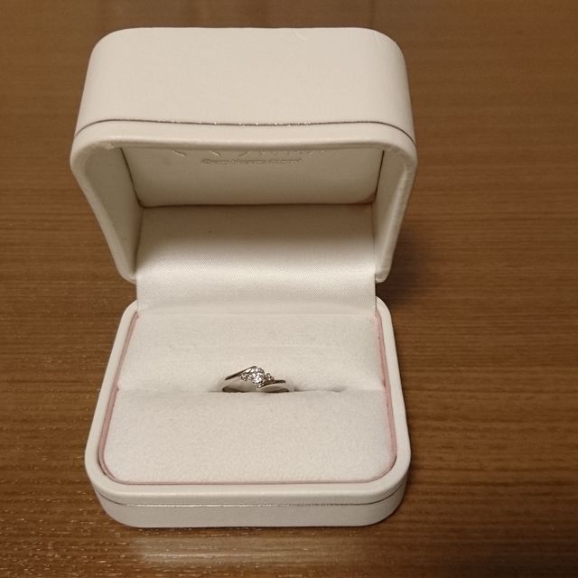 【さくらダイヤモンドの口コミ】 店頭に大きなポスターで広告されていたので、初めに試着させてもらいまし…