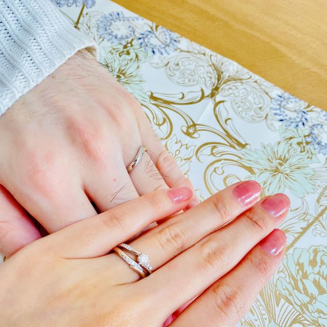 【アイプリモ(I-PRIMO)の口コミ】 婚約指輪と合うS字カーブの結婚指輪を探していたので、指輪の形はもちろん…