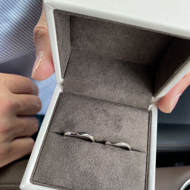 【Flowaves(フロウェーブス)の口コミ】 珍しく拘りのあまりない旦那がウェーブがかっている指輪が良いと言い出し…