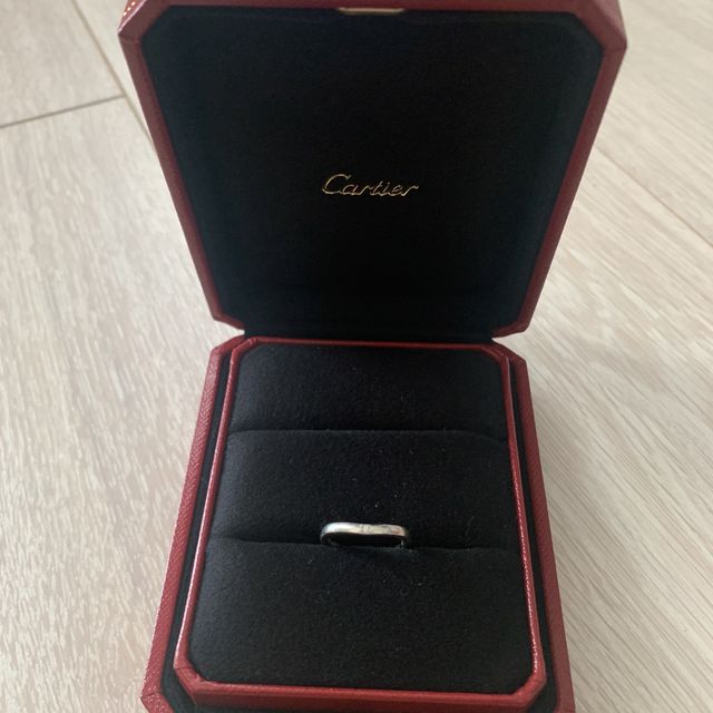 【カルティエ(Cartier)の口コミ】 指が華奢に見えること＋婚約指輪と重ねてつけた時に相性がいいことを基準…