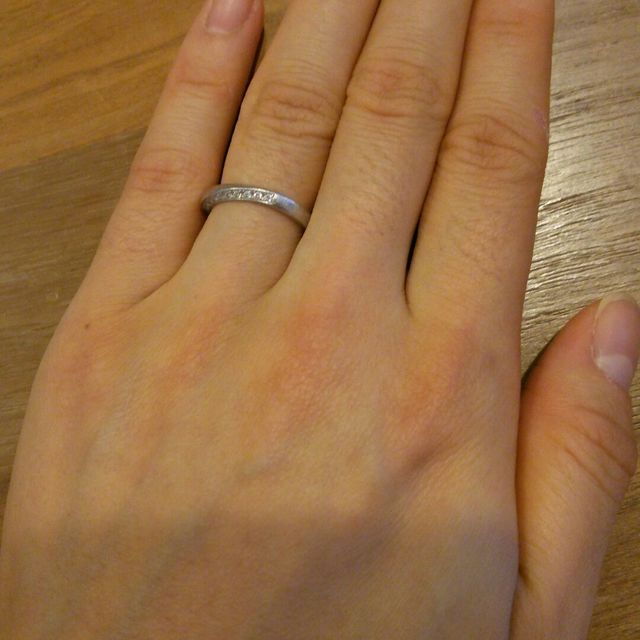 【俄(にわか)の口コミ】 指が短く、コンプレックスでしたが長く遅く見せてくれる指輪に出会えまし…