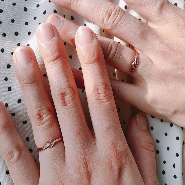 【Galopine & Galopin(ガロピーネガロパン)の口コミ】 デザイン、色、価格ともに満足のいく商品でした。
ピンクゴールド、シンプ…