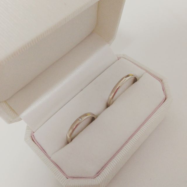 【Honey Bride(ハニーブライド)の口コミ】 とにかく色みが大変気に入りました。主人は色黒でどの指輪をしてもやたら…