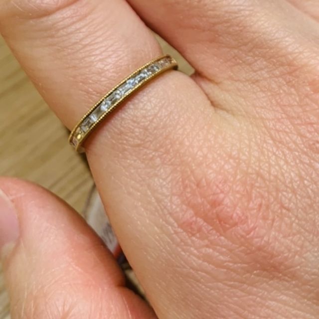 【Love Bond(ラブボンド)の口コミ】 変わったデザインのエタニティリングが目に止まったので、試着させて頂き…