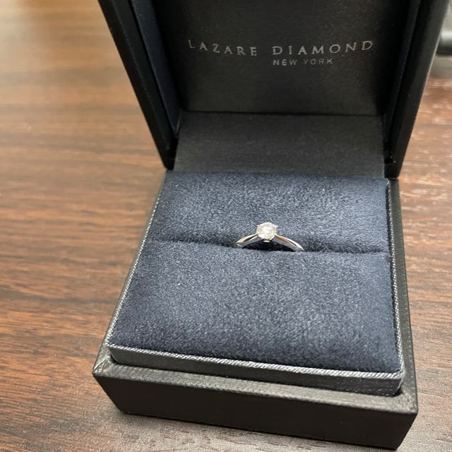 【ラザール ダイヤモンド(LAZARE DIAMOND)の口コミ】 シンプルなデザインで探しており、一度目の来店時にゆっくり試着する時間…