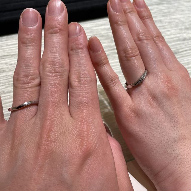 【TRECENTI(トレセンテ)の口コミ】 婚約指輪もかねて、大きなダイヤモンドのついた指輪でした。メンズはマッ…