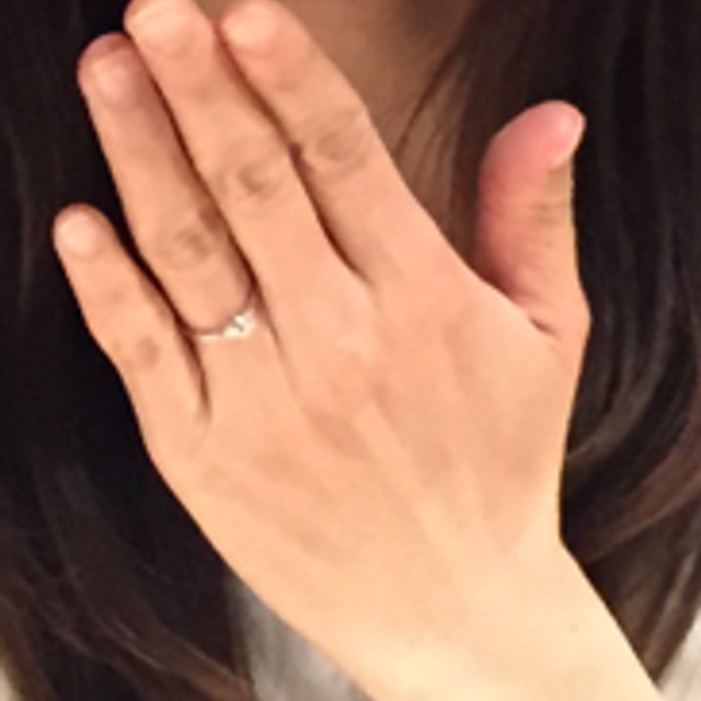 【天賞堂の口コミ】 いろいろと見た中で、一番輝いていたダイヤでした。
大きさも０．４Ｃあり…