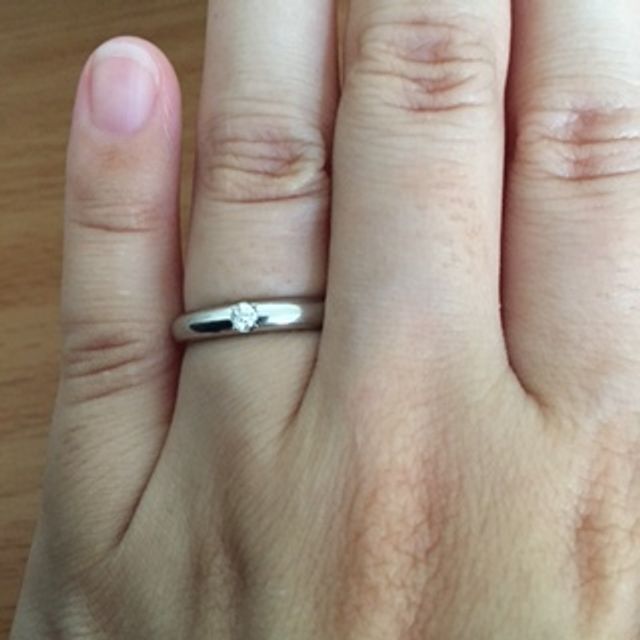 【ラザール ダイヤモンド(LAZARE DIAMOND)の口コミ】 シンプルなタイプの指輪、そこにラザール自慢の小粒のダイヤモンドが埋め…