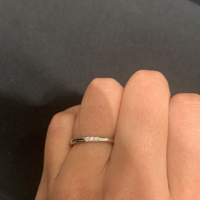【ティファニー(Tiffany & Co.)の口コミ】 ダイアの切り込み方がとても可愛くて上品だった。細さも、細すぎず太すぎ…